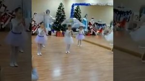 Детский танец "С зонтиками"