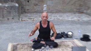 Удивительное Представление йога Криштиана Jotti) с шарами