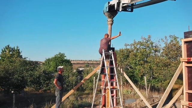 Заливка железобетонных колонн для дома из газобетона,  Серия 3 строительство частного дома в Крыму