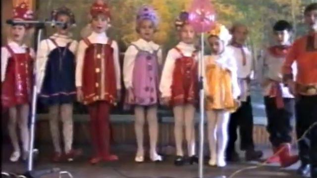 Далёкое и близкое.Анс.Бубенчики. Во деревне то было... Грибановка.1998 смотреть онлайн