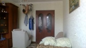 ШКОЛЬНИК В ТРУСАХ УЧИТ ПАРКУРУ В ДОМАШНИХ УСЛОВИЯХ
