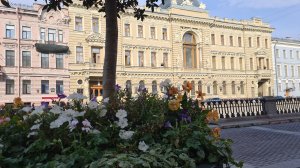 Санкт-Петербург. Начало осени, первый школьный день в сентябре.