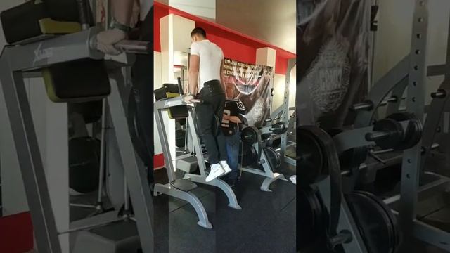 Мастер спорта по стритлифтингу с дополнительным отягощением 25 килограмм, выполнил 40 повторений!