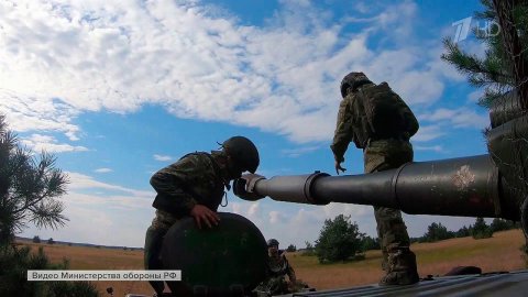 Российские артиллеристы громят позиции ВСУ их боевую технику в зоне СВО