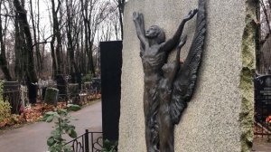 Могила певца и композитора Владимира Мигули (1945—1996), Ваганьковское кладбище