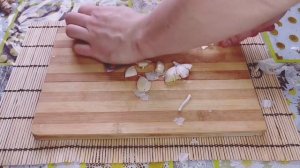 Как быстро почистить чеснок. Чистим много и быстро