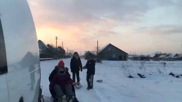 Катаємось на санках смотреть онлайн