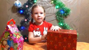 ПОДАРКИ под подушкой ищет АНЯ Святой Николай принес подарки под Новый Год
