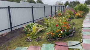 Отзыв на забор из профнастила на уклоне