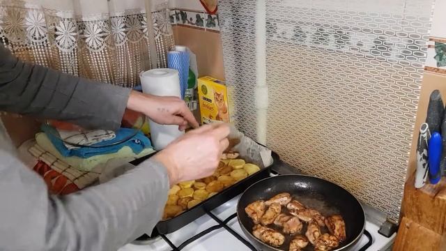 Куриное Филе с Картошкой в Яично Сметанном Соусе!!