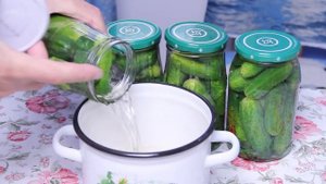 Маринованные огурцы на зиму в литровых банках. Получаются хрустящие огурчики
