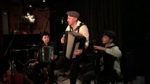 Андрей Кириенко с учениками на Творческом вечере баянистов в Кафе-Пушкарев.9))20 декабря