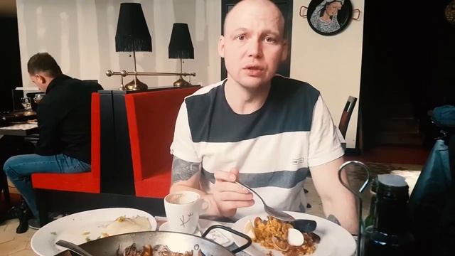 Испания . Паэлья и достопримечательности Барселоны. Тибидабо , Парк Гуэль , Саграда-Фамилия
