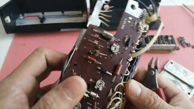 Ценные радиодетали в советской приставке смотреть онлайн