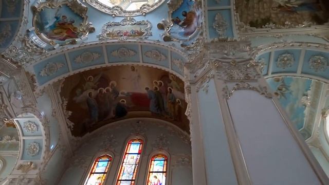 Посмотрите какая красота - ПРАВОСЛАВНЫЙ ХРАМ СВЯТОЙ ТРОИЦЫ ..! смотреть онлайн