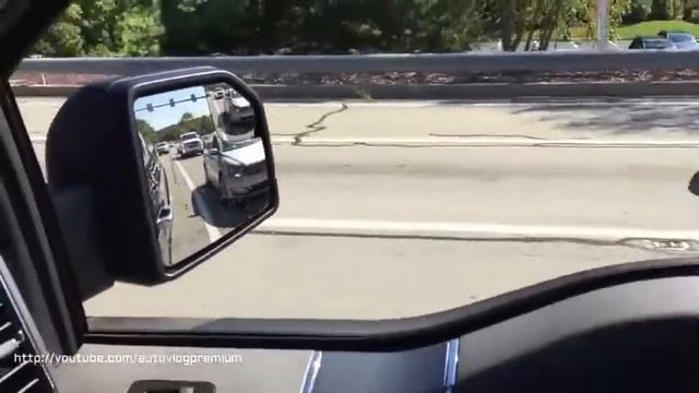 Gulf Oil Ford GT40 driving on the road! смотреть онлайн