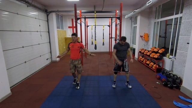 Первая тренировка по кроссфиту в гараже смотреть онлайн