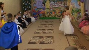 Парный танец - менуэт в детском саду . Принцесса и король.Царь с царевной.