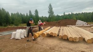 Установка первых венцов бани. Часть 1