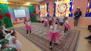 Старшая группа, танец "Ягодка"