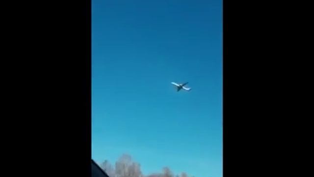 Такое ощущение, что самолет просто завис в воздухе смотреть онлайн