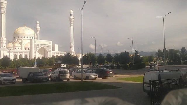 приезжайте Чеченскую Республику Шали эта Мечеть приходите сюда ночем вопше круто👍😎 смотреть онлайн