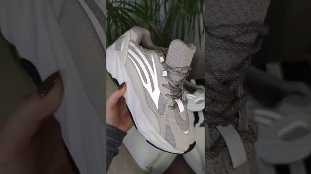 Кроссовки женские кожаные Adidas Yeezy Boost серые стильные 00345