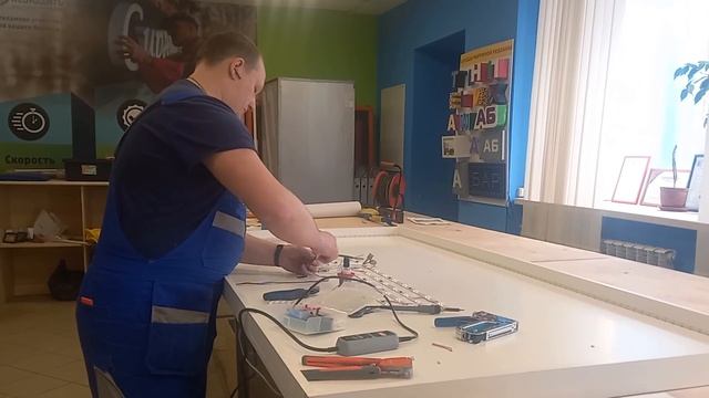 Создание светового панно с искусственным мхом и подсветкой