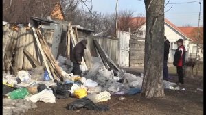 Сміття, що проломило паркан