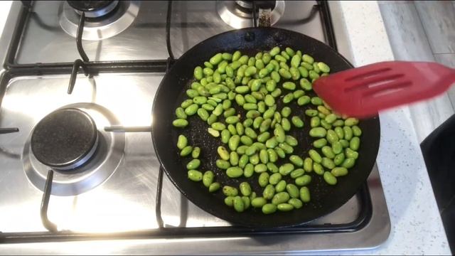 Kickin’ edamame beans. A quick snack idea. смотреть онлайн