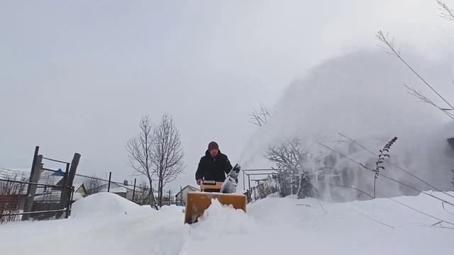 СНЕГОУБОРОЧНАЯ МАШИНА.