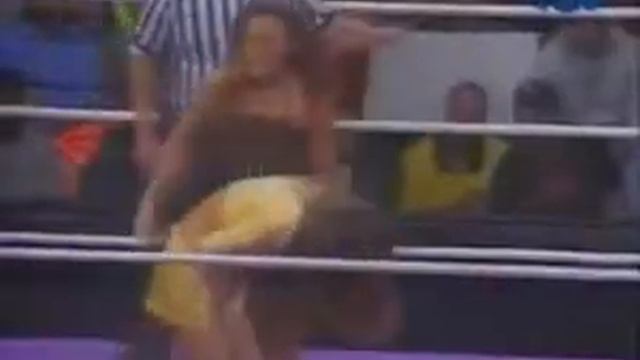 Женский реслинг с Фомеко Амазока проти Лотос смотреть онлайн