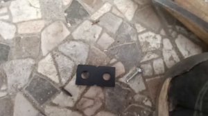 Закладная петель Фурал лопнула и петля оторвалась. Меняем ее на СТН и ставил новую закладную в раму