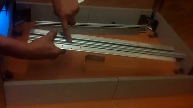 Как собрать раздвижной кухонный стол.