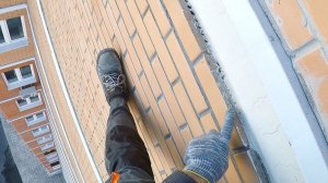 Течет, дует, промерзает? Халатность строителей монолитно кирпичного дома