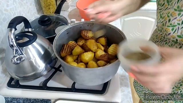 Узбекское блюдо( казан кабоб или же катырма). Ну а попроще ,картошка с мясом.Но очень вкусная.