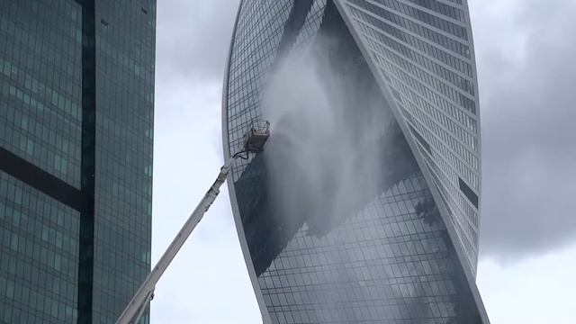 Масштабные учения МЧС по ликвидации пожара в деловом центре  Москва-Сити