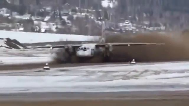 Экстремальный взлёт АН-24. Рейс Бодайбо-Иркутск (а/к UTair) смотреть онлайн