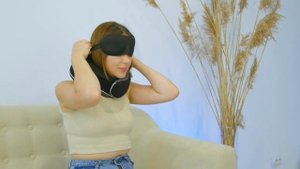 Подушка для шеи "Дорожная" для путешествия в самолете с берушами и маской для глаз в комплекте