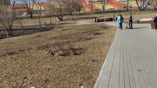 VLOG #5: ПАРК // Я ПЕРВЫЙ РАЗ ПРОКОЛОЛ УХО смотреть онлайн