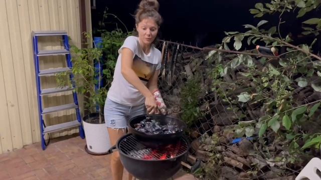 ЧЕРНОМОРСКИЕ МИДИИ В СЛИВОЧНОМ СОУСЕ И ЗАДОРНЫЕ ДЕВЧОНКИ. смотреть онлайн