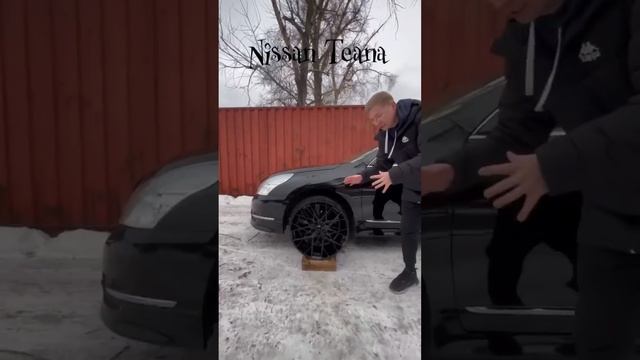 Nissan Teana на примерке дисков