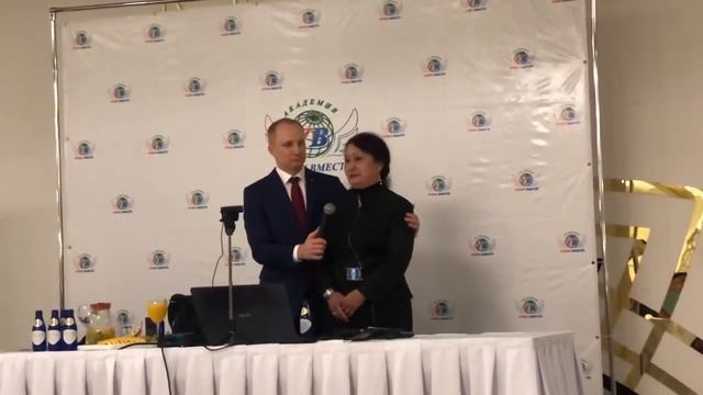 Женщина плачет от счастья ! Elev8 смотреть онлайн