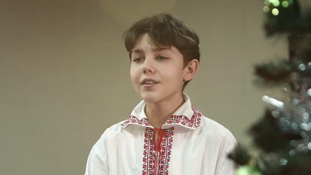 "Seara de Craciun".Хор Музшколы Е.Доги, Кишинев. Дирижер Наталья Барабанщикова, соло Алексей Рогове смотреть онлайн