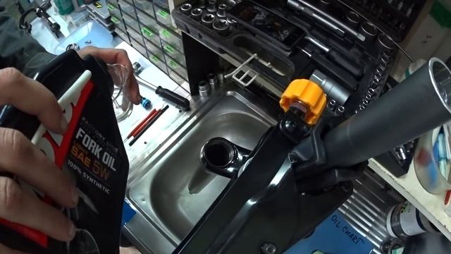 Сколько масла лить в демпфер вилки смотреть онлайн