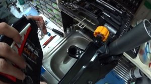 Сколько масла лить в демпфер вилки