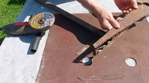 Ни в коем случае не выбрасывайте старую пилу и грабли Из них получится очень нужная самоделка