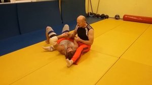 Болевой приём на локтевой сустав. Рычаг локтя (англ. armbar — армбар)