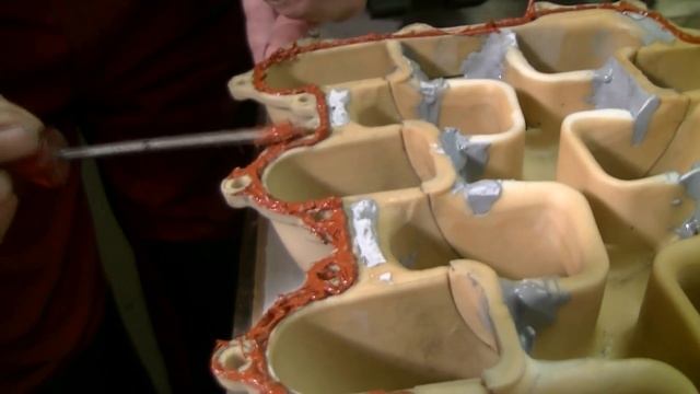 Repairing the intake manifold of an Audi 100/A6 C4 with V6 engine смотреть онлайн