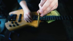 How to string, clean, and tune a HEADLESS BASS guitar (Zon VB4)